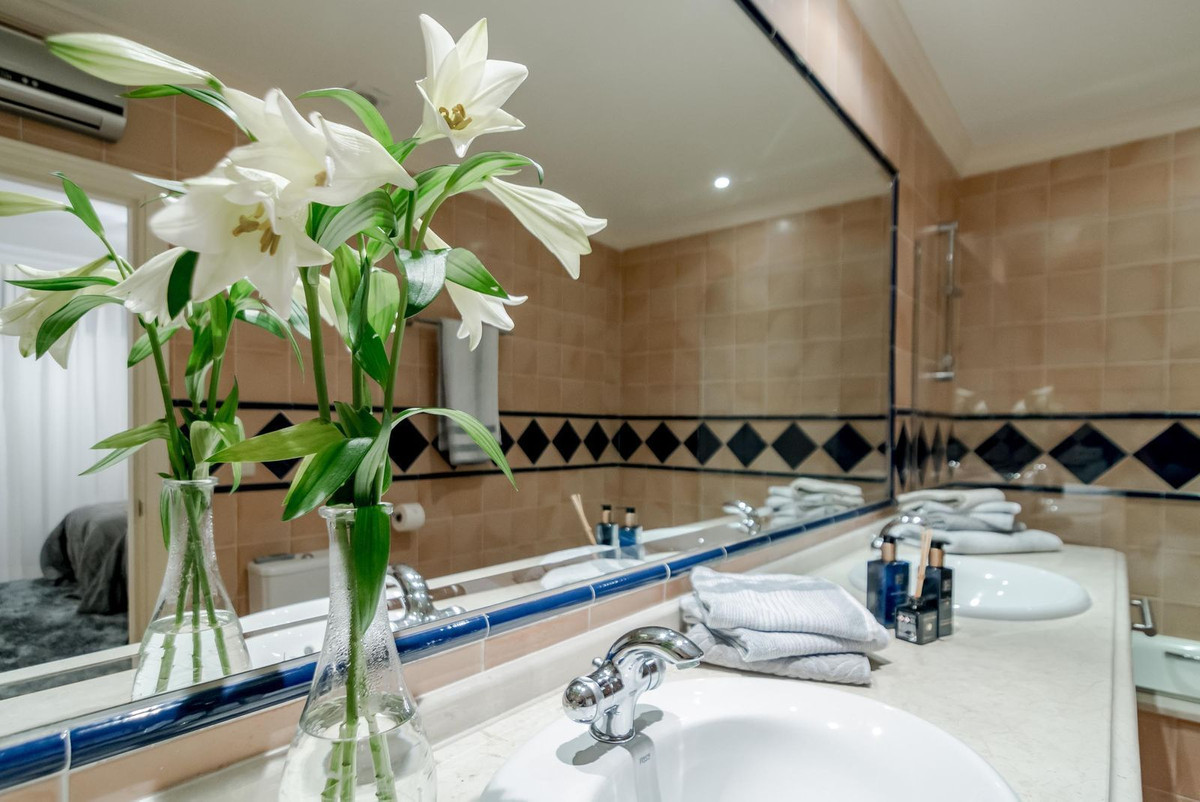 5 Bed Townhouse for sale in Nueva Andalucía Costa Del Sol, Málaga, Spain