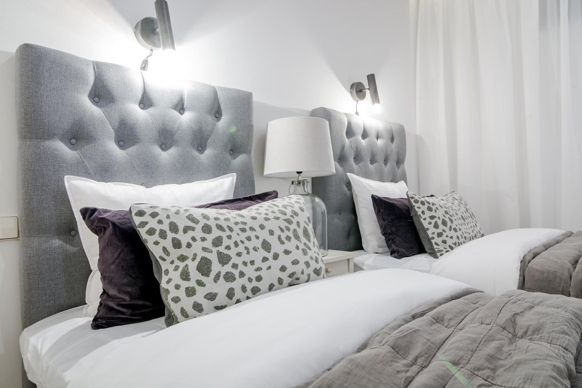 5 Bed Townhouse for sale in Nueva Andalucía Costa Del Sol, Málaga, Spain