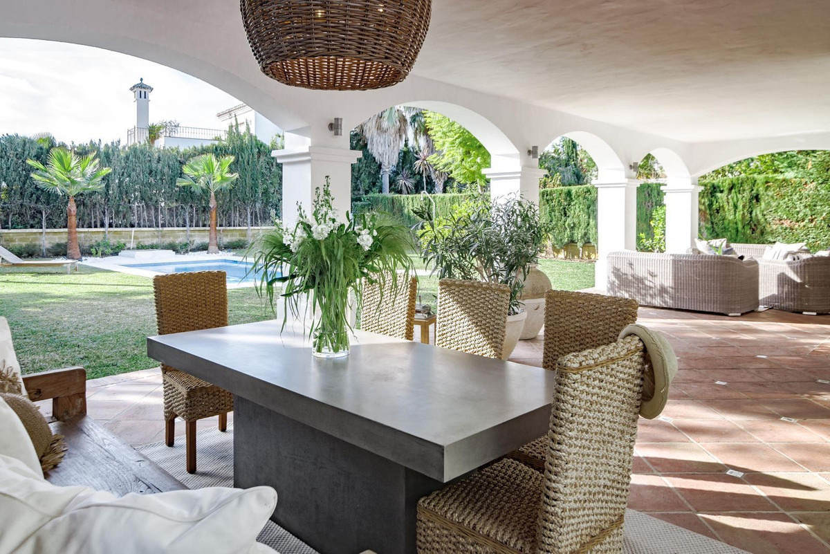 5 Bed Townhouse for sale in Nueva Andalucía Costa Del Sol, Málaga, Spain