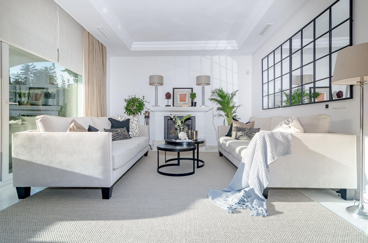5 Bed Townhouse for sale in Nueva Andalucía Costa Del Sol, Málaga, Spain