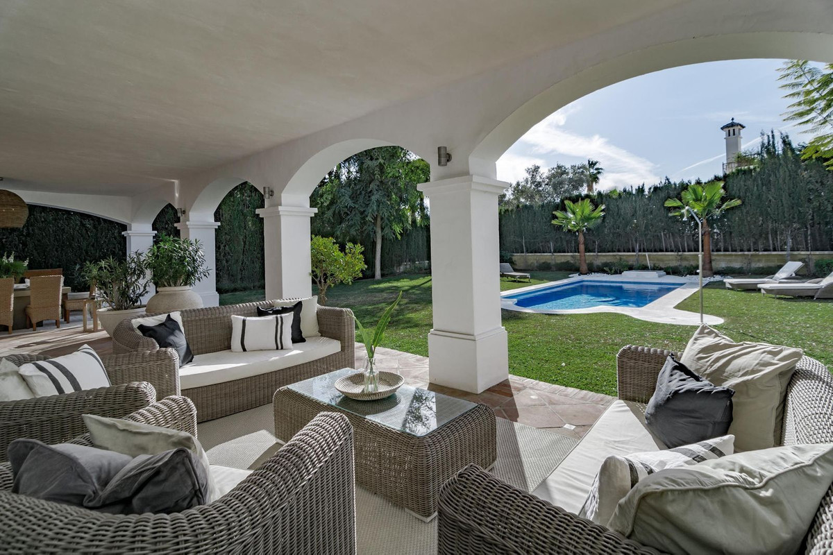 5 Bed Townhouse for sale in Nueva Andalucía Costa Del Sol, Málaga, Spain