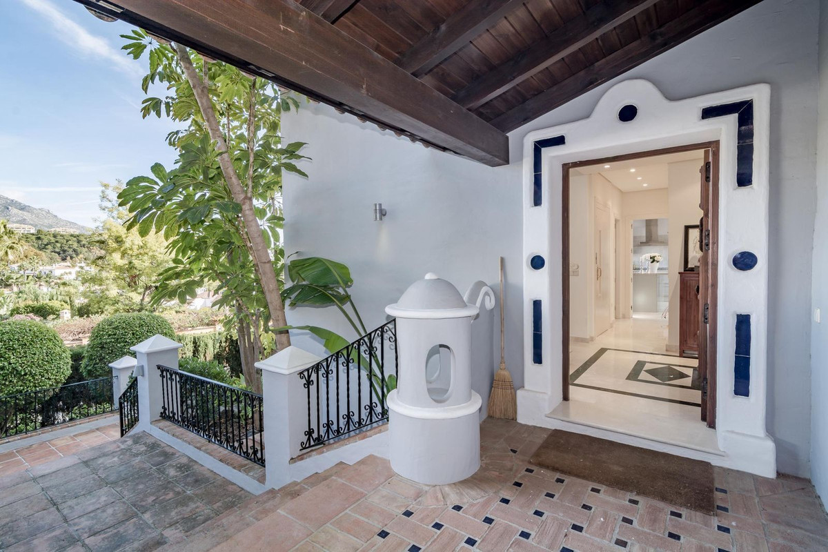 5 Bed Townhouse for sale in Nueva Andalucía Costa Del Sol, Málaga, Spain