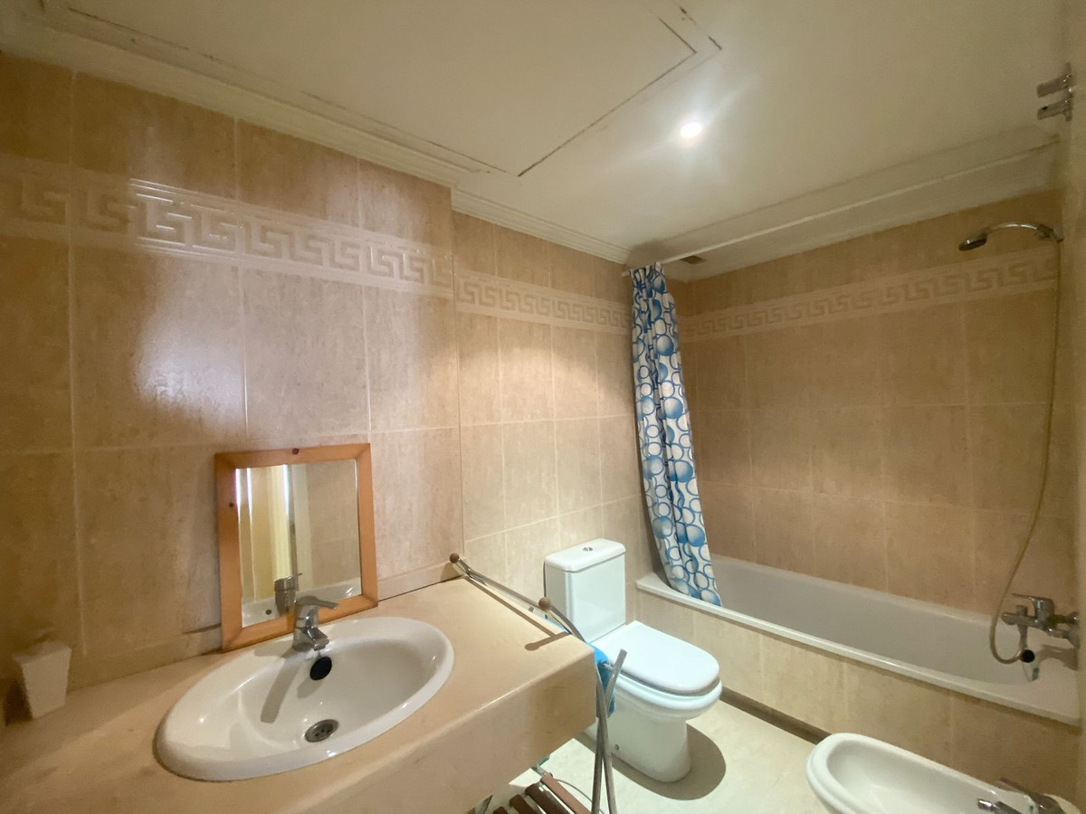 Se vende Apartamento Planta Baja de 3 dormitorios en Costa Del Sol, Málaga, España