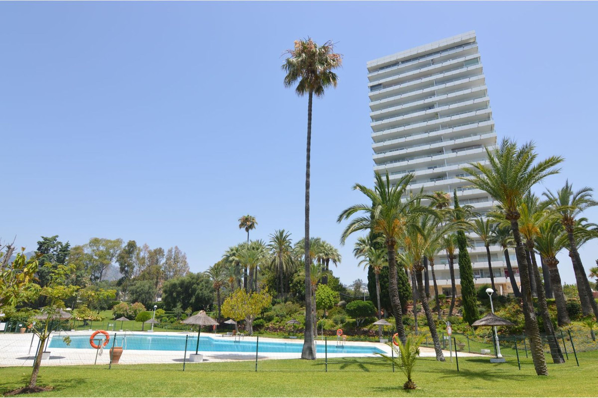 Se vende Apartamento Planta Media de 3 dormitorios en Costa Del Sol, Málaga, España