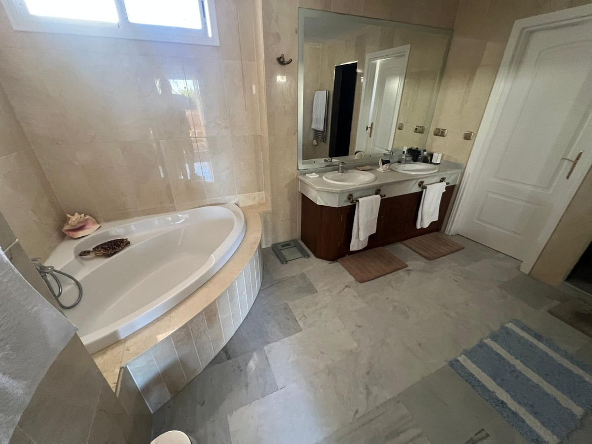 4 Bed Apartment for sale in Guadalmina Baja Costa Del Sol, Málaga, Spain