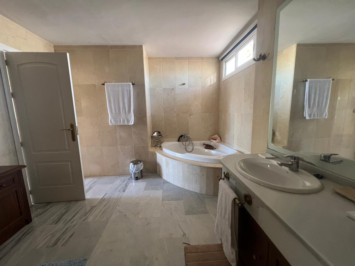 4 Bed Apartment for sale in Guadalmina Baja Costa Del Sol, Málaga, Spain