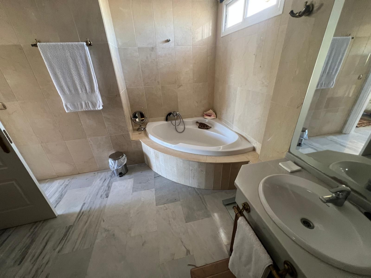 4 Bed Apartment for sale in Guadalmina Baja Costa Del Sol, Málaga, Spain