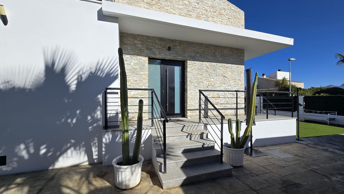 3 Bed Townhouse for sale in Polop Costa Blanca, Alicante, Spain