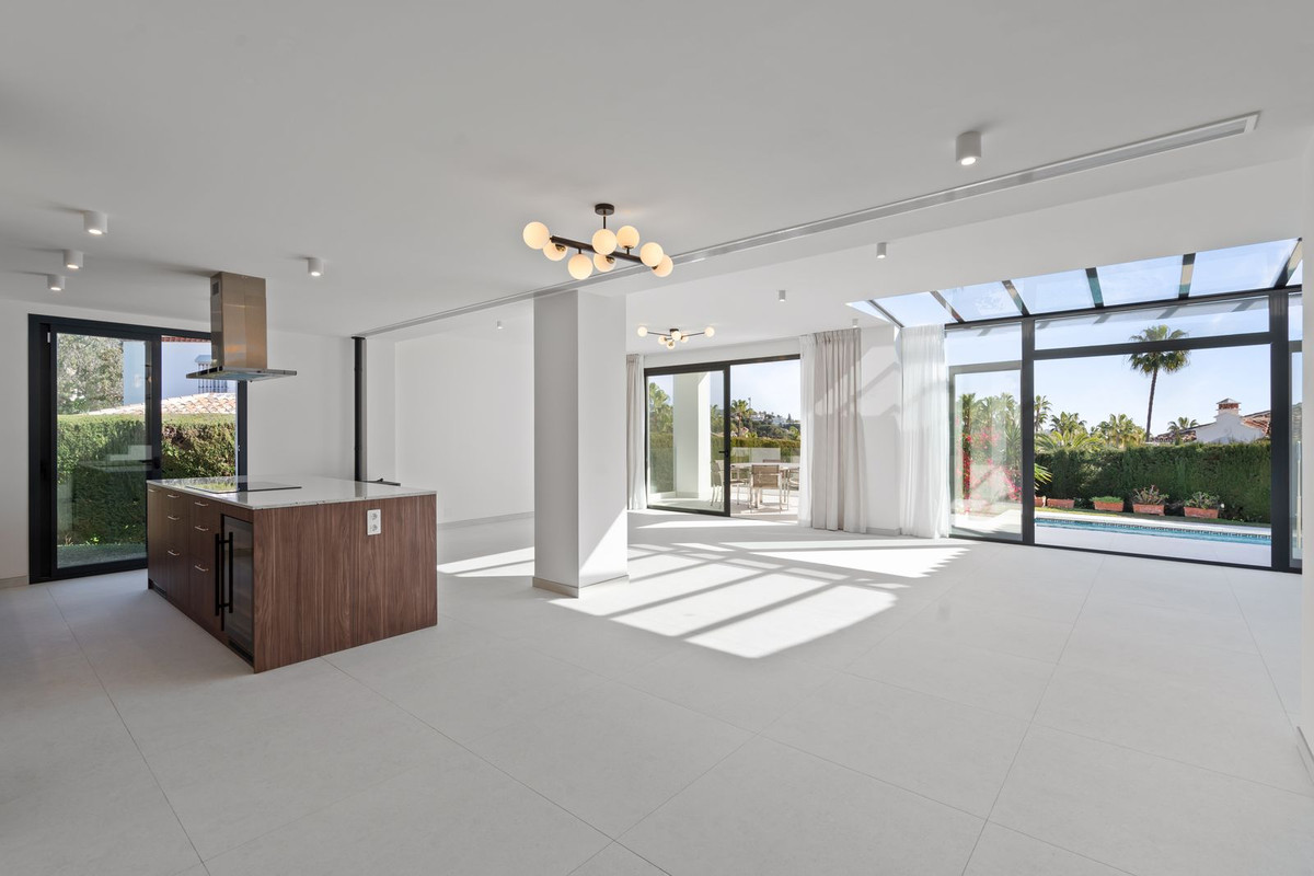 4 Bed Townhouse for sale in Elviria Costa Del Sol, Málaga, Spain