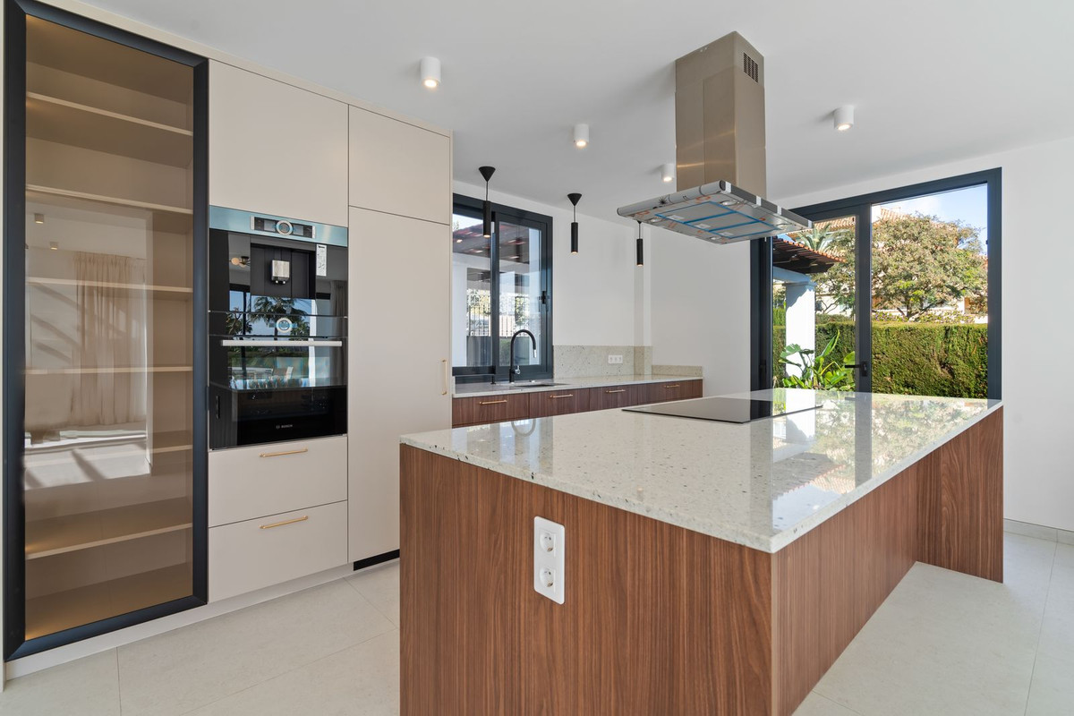 4 Bed Townhouse for sale in Elviria Costa Del Sol, Málaga, Spain