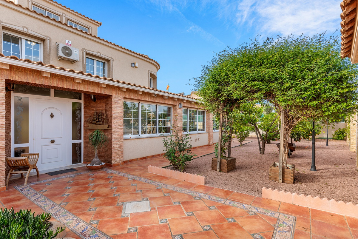 4 Bed Townhouse for sale in Torrevieja Costa Blanca, Alicante, Spain