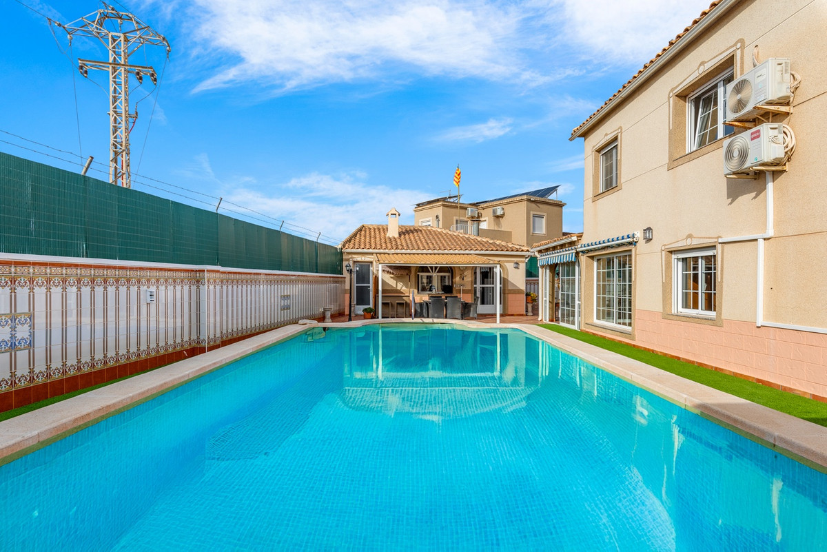 4 Bed Townhouse for sale in Torrevieja Costa Blanca, Alicante, Spain