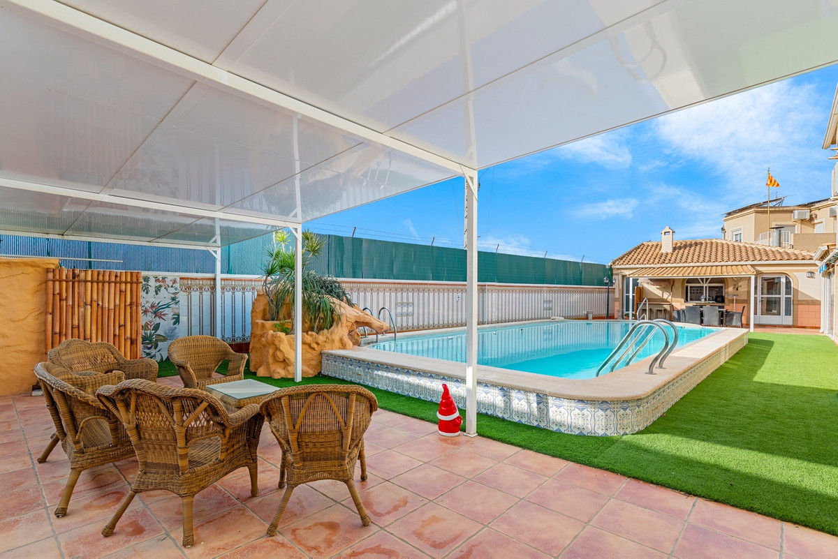 4 Bed Townhouse for sale in Torrevieja Costa Blanca, Alicante, Spain