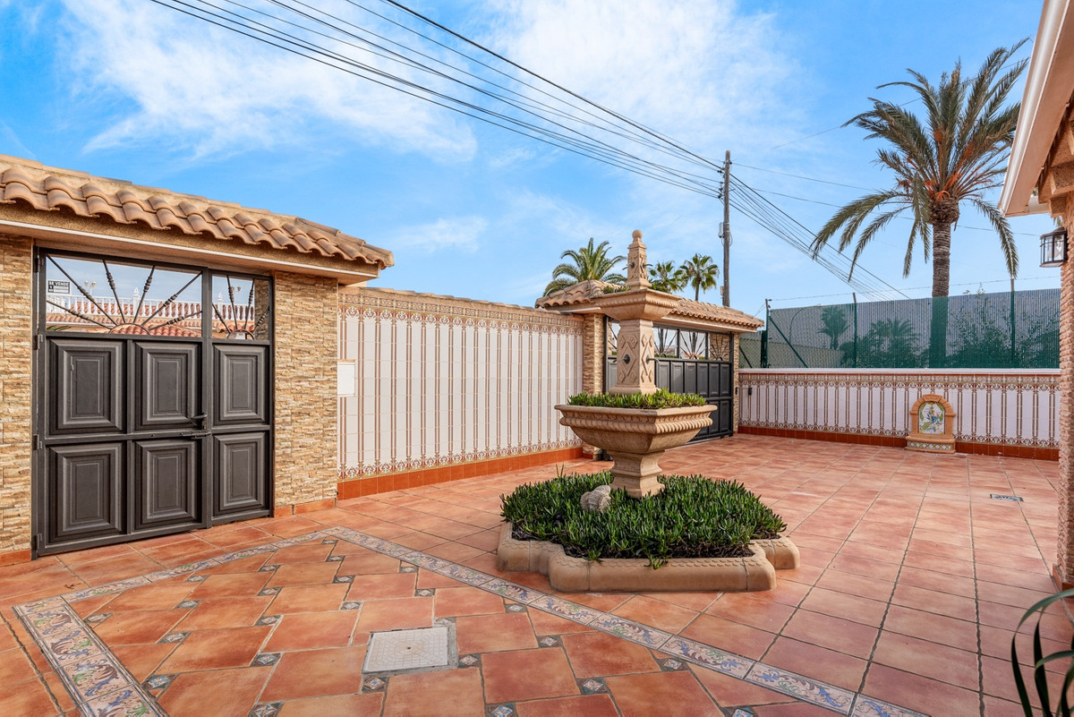4 Bed Townhouse for sale in Torrevieja Costa Blanca, Alicante, Spain