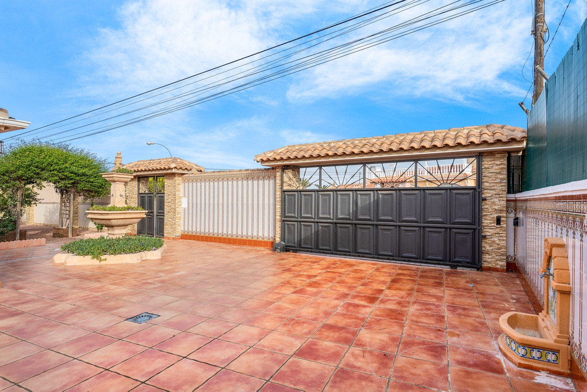 4 Bed Townhouse for sale in Torrevieja Costa Blanca, Alicante, Spain