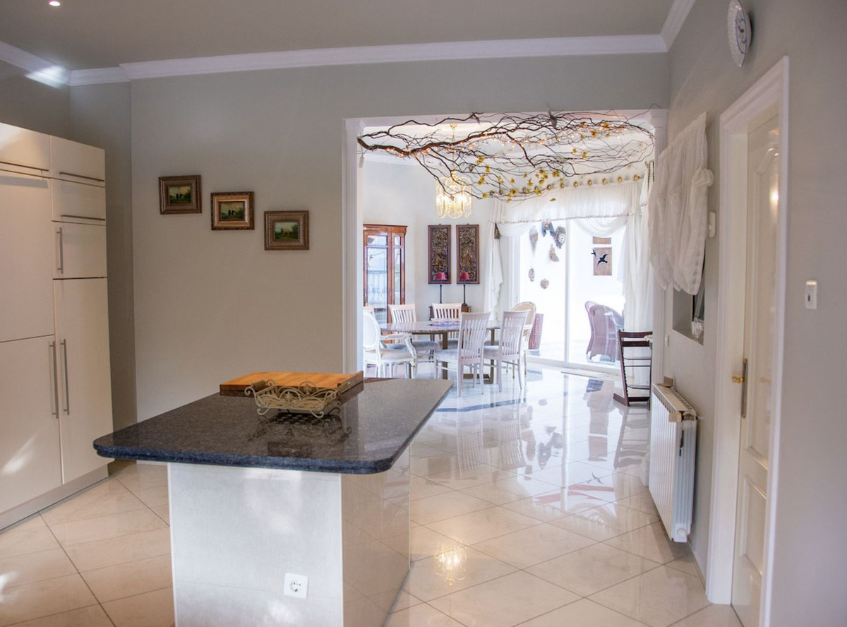 7 Bed Townhouse for sale in Hacienda Las Chapas Costa Del Sol, Málaga, Spain