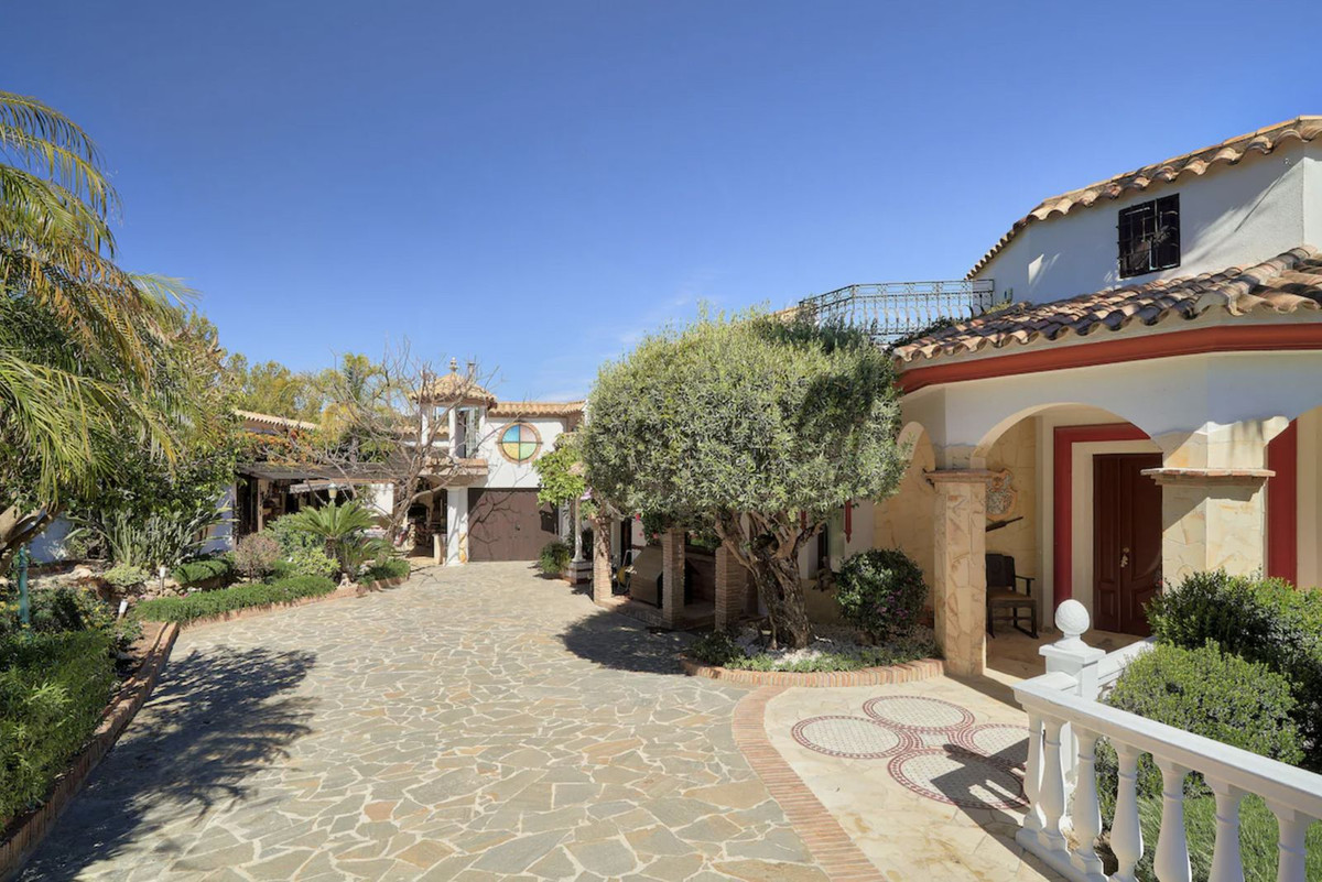 7 Bed Townhouse for sale in Hacienda Las Chapas Costa Del Sol, Málaga, Spain