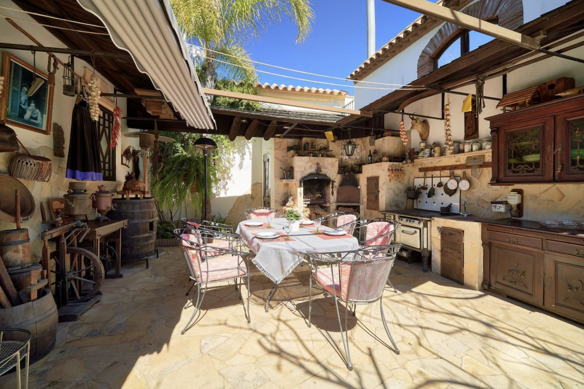 7 Bed Townhouse for sale in Hacienda Las Chapas Costa Del Sol, Málaga, Spain