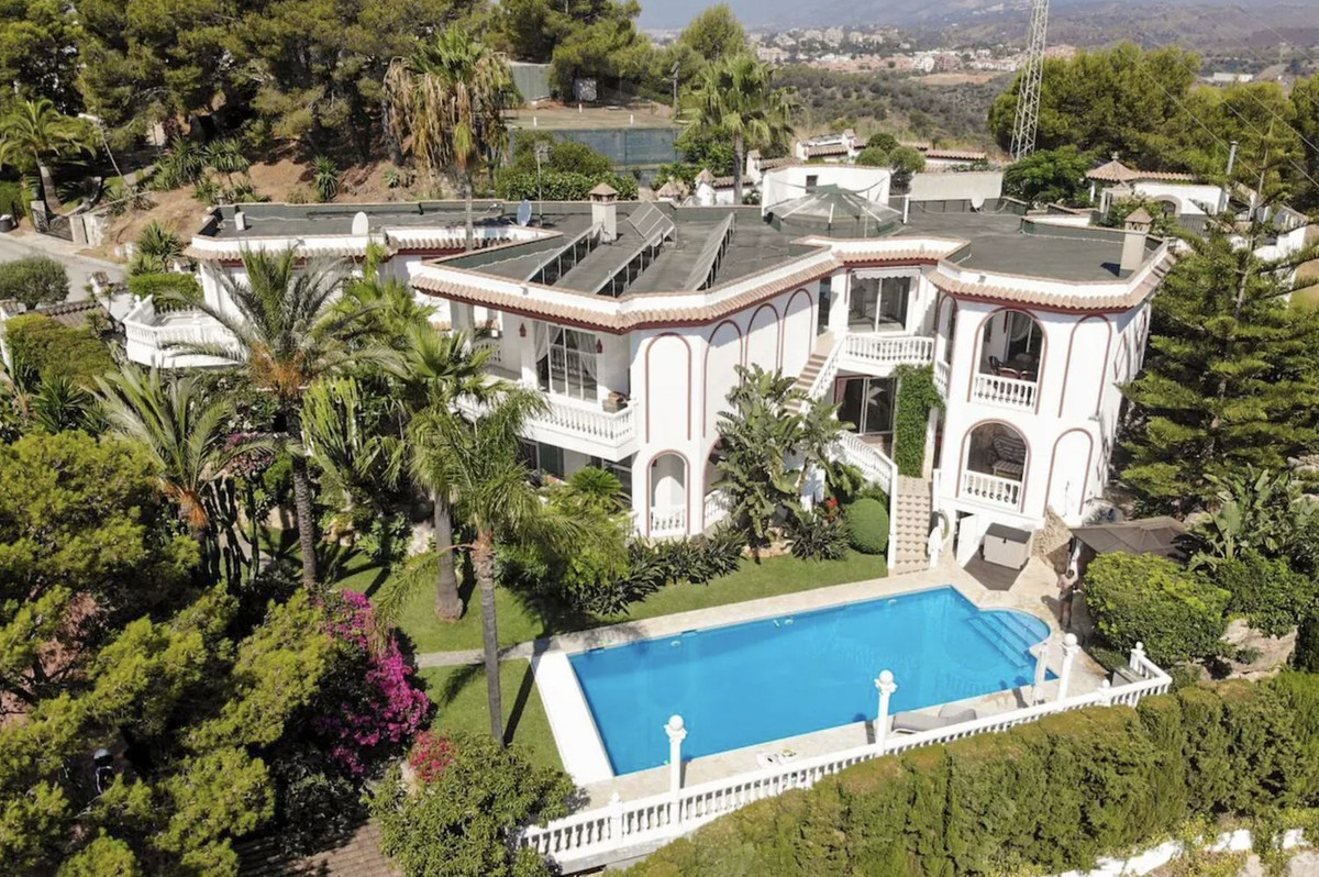 7 Bed Townhouse for sale in Hacienda Las Chapas Costa Del Sol, Málaga, Spain