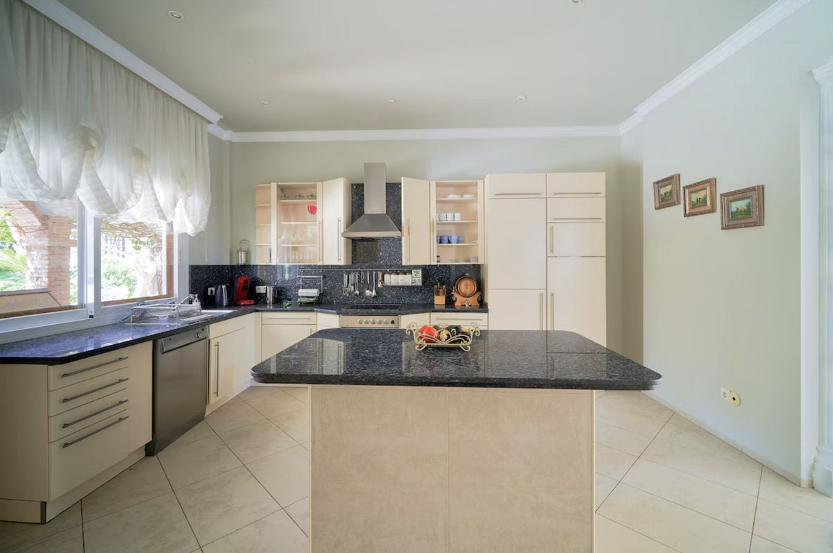 7 Bed Townhouse for sale in Hacienda Las Chapas Costa Del Sol, Málaga, Spain