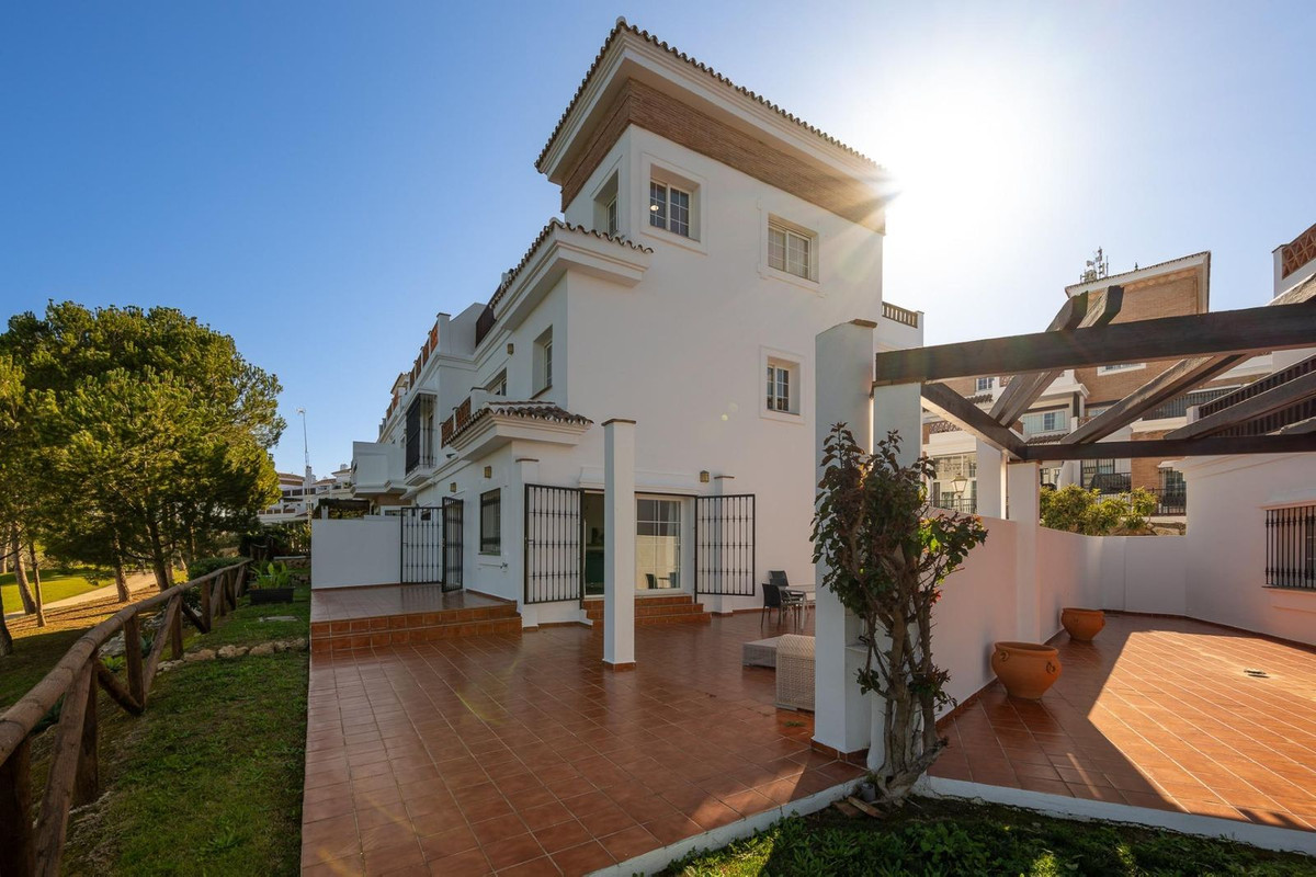 4 Bed Townhouse for sale in Alhaurín De La Torre Costa Del Sol, Málaga, Spain