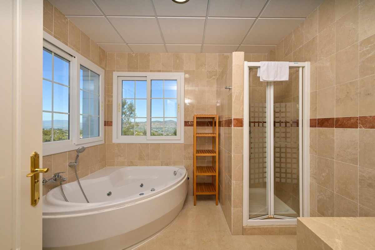 4 Bed Townhouse for sale in Alhaurín De La Torre Costa Del Sol, Málaga, Spain