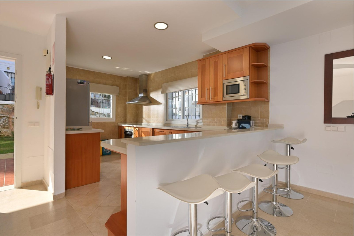 4 Bed Townhouse for sale in Alhaurín De La Torre Costa Del Sol, Málaga, Spain