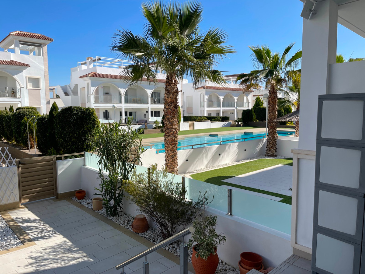 Se vende Apartamento Planta Baja de 2 dormitorios en Costa Blanca, Alicante, España