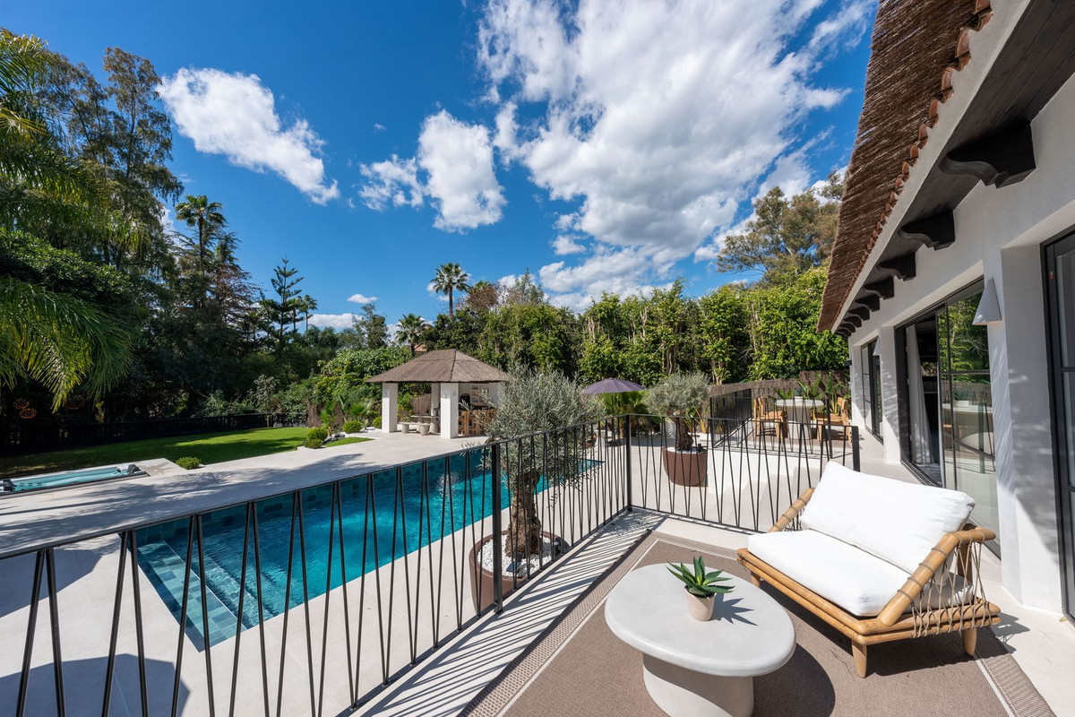 5 Bed Townhouse for sale in Nueva Andalucía Costa Del Sol, Málaga, Spain