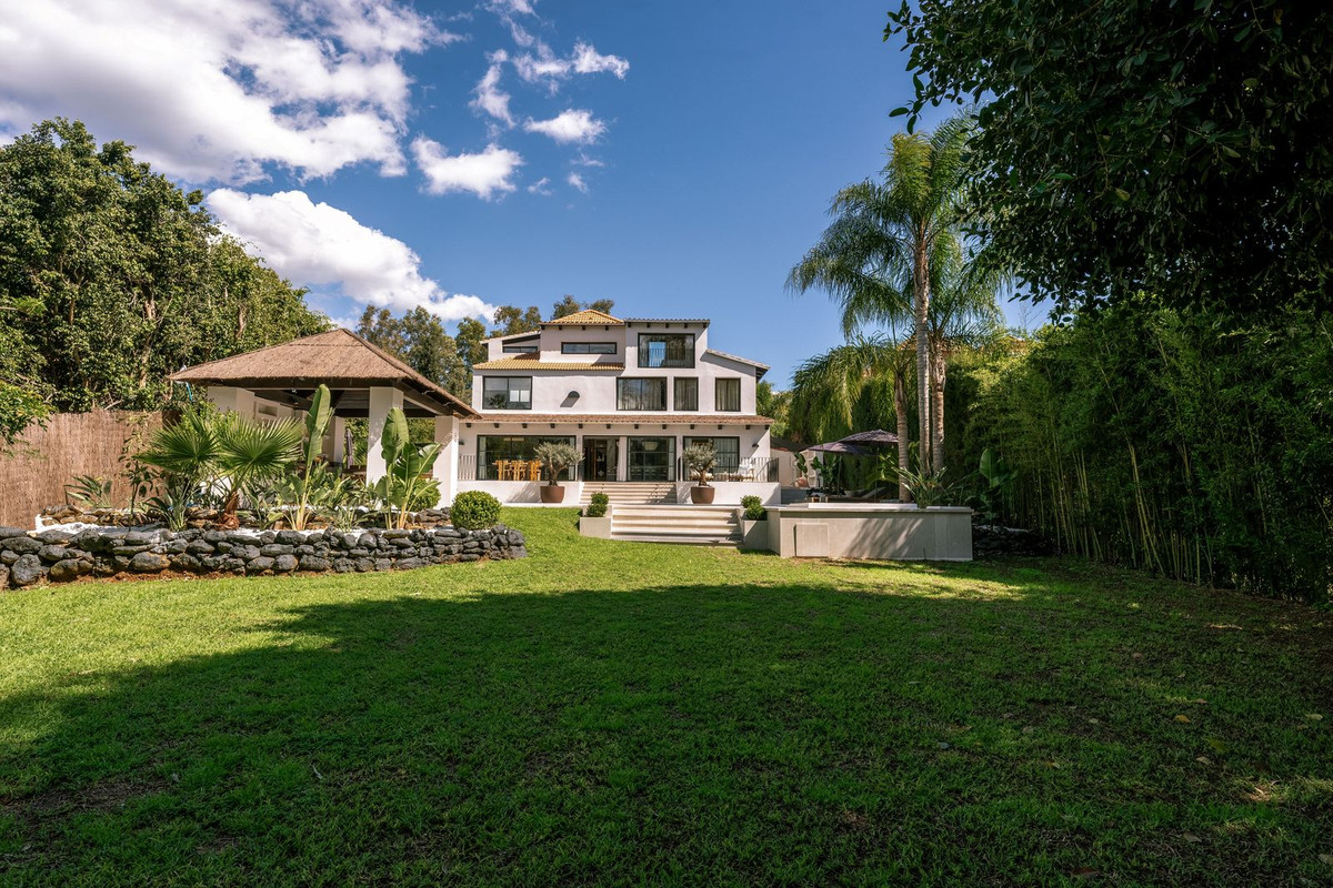 5 Bed Townhouse for sale in Nueva Andalucía Costa Del Sol, Málaga, Spain
