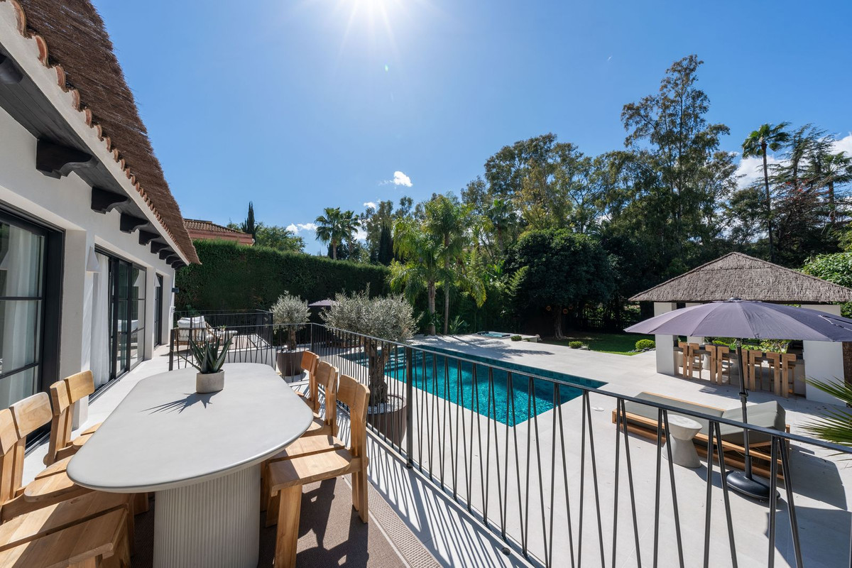 5 Bed Townhouse for sale in Nueva Andalucía Costa Del Sol, Málaga, Spain