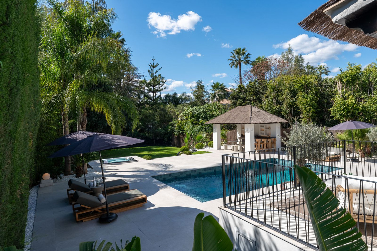 5 Bed Townhouse for sale in Nueva Andalucía Costa Del Sol, Málaga, Spain