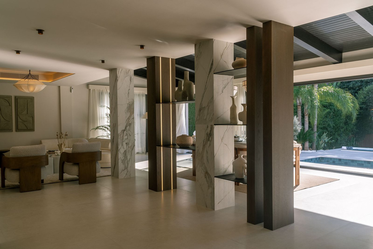 5 Bed Townhouse for sale in Nueva Andalucía Costa Del Sol, Málaga, Spain