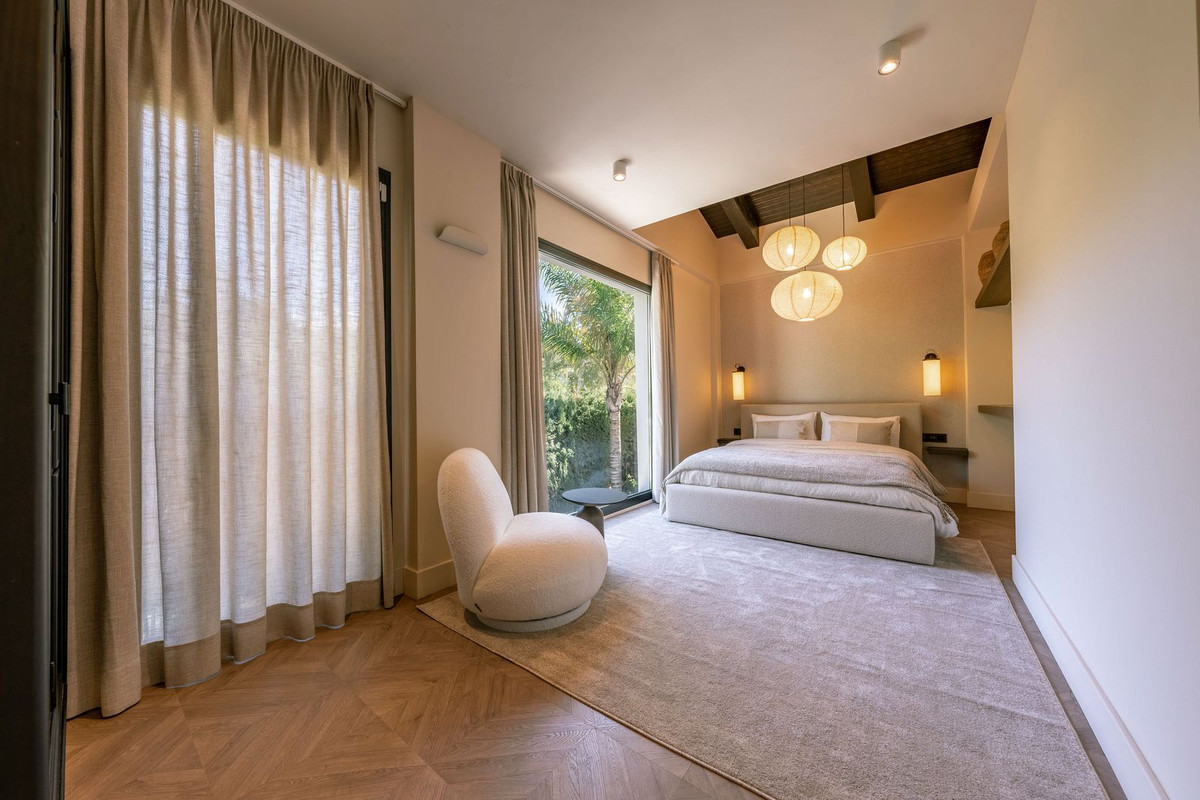 5 Bed Townhouse for sale in Nueva Andalucía Costa Del Sol, Málaga, Spain