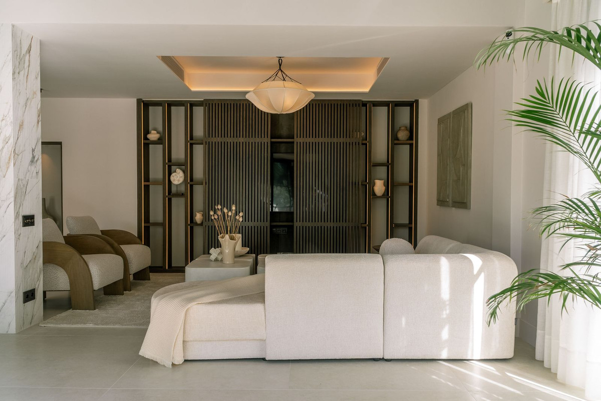 5 Bed Townhouse for sale in Nueva Andalucía Costa Del Sol, Málaga, Spain