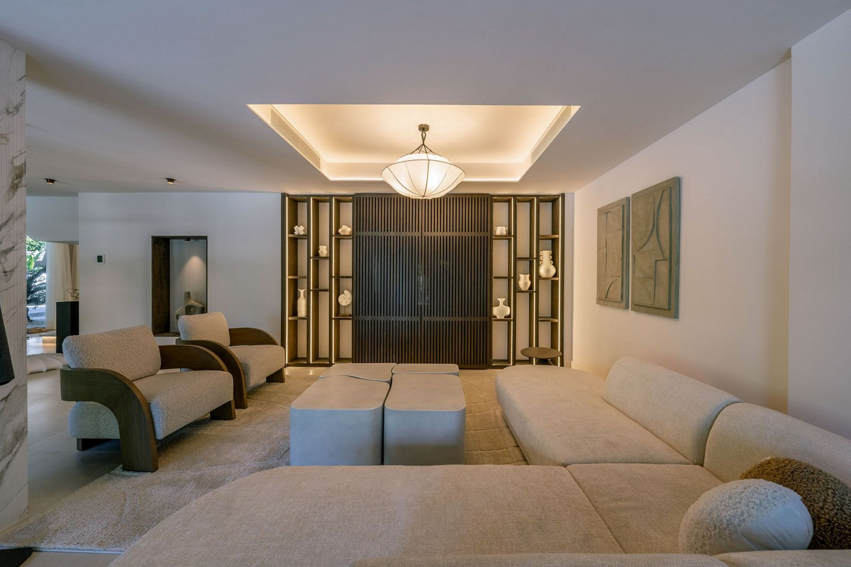 5 Bed Townhouse for sale in Nueva Andalucía Costa Del Sol, Málaga, Spain