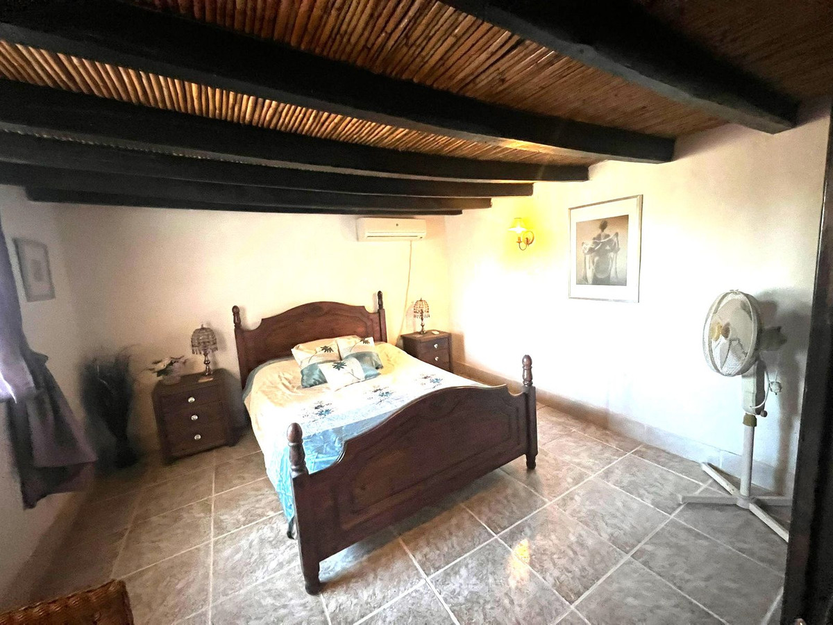 5 Bed Townhouse for sale in Coín Costa Del Sol, Málaga, Spain