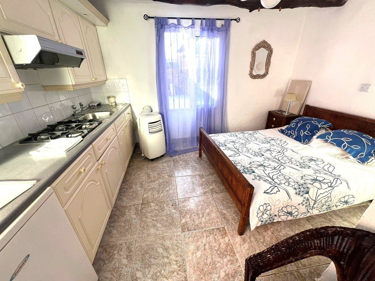 5 Bed Townhouse for sale in Coín Costa Del Sol, Málaga, Spain