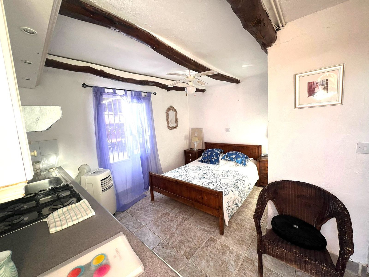 5 Bed Townhouse for sale in Coín Costa Del Sol, Málaga, Spain