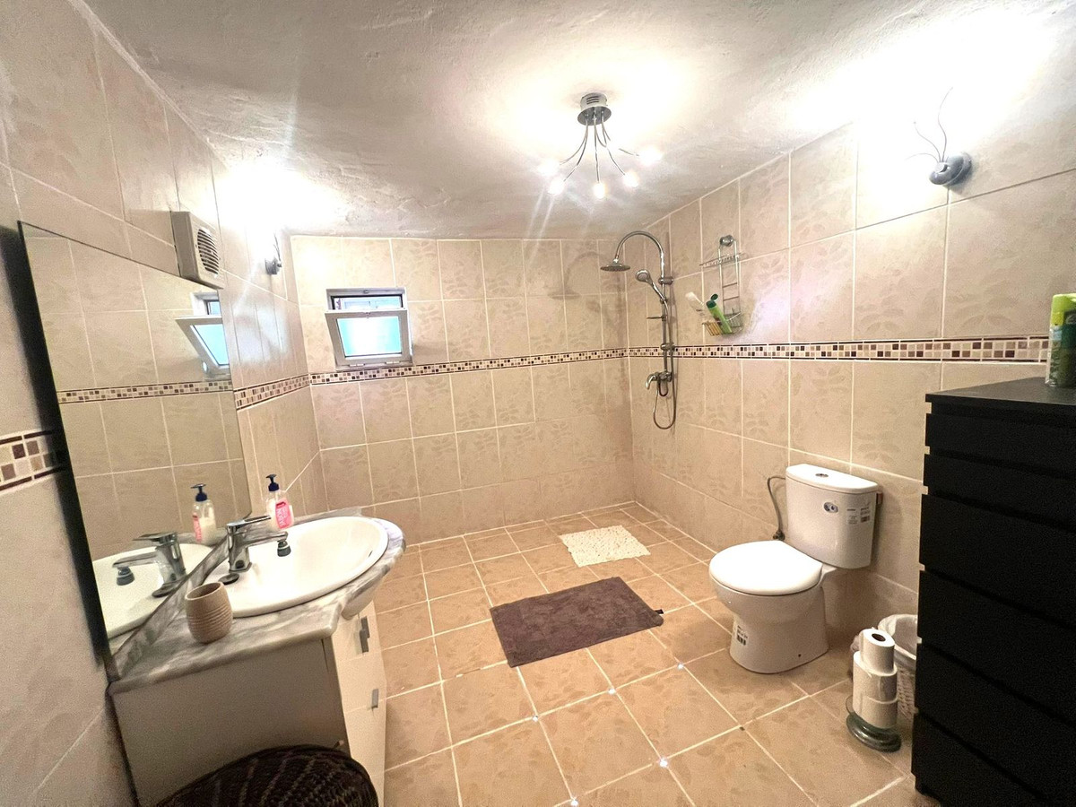 5 Bed Townhouse for sale in Coín Costa Del Sol, Málaga, Spain