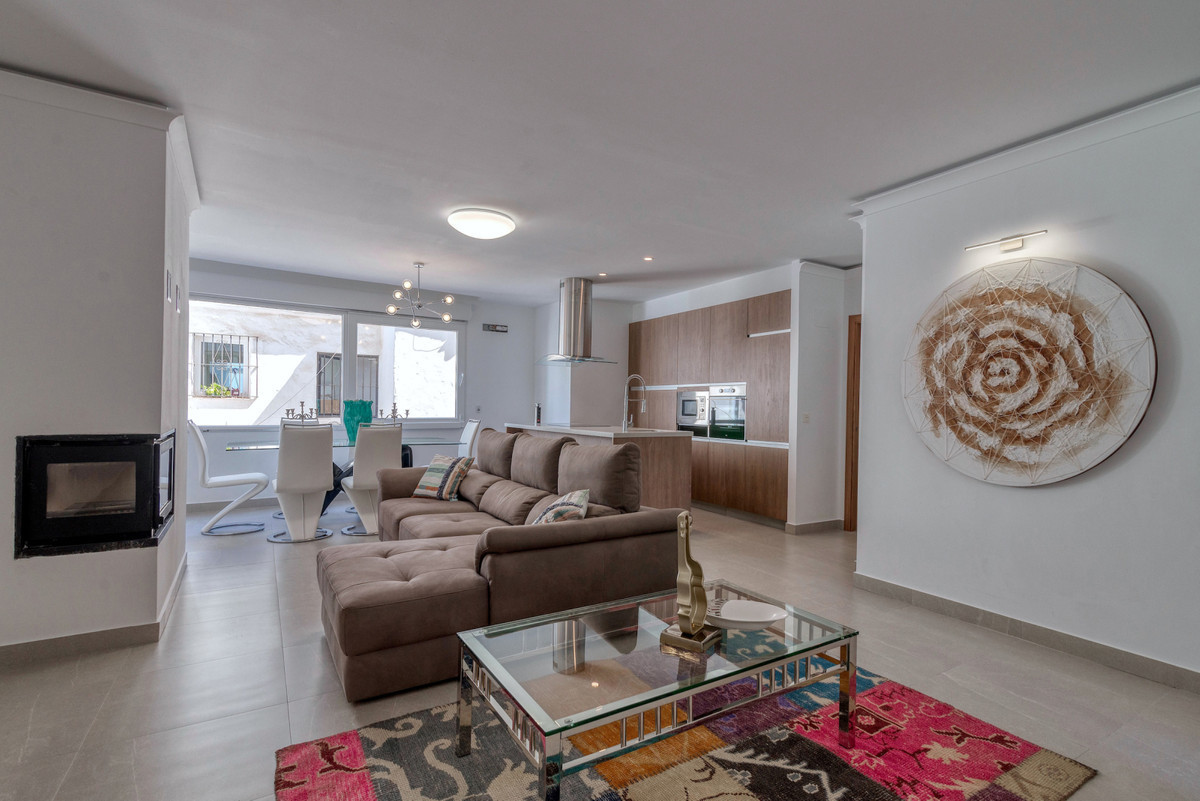 3 Bed Apartment for sale in Puerto Banús Costa Del Sol, Málaga, Spain