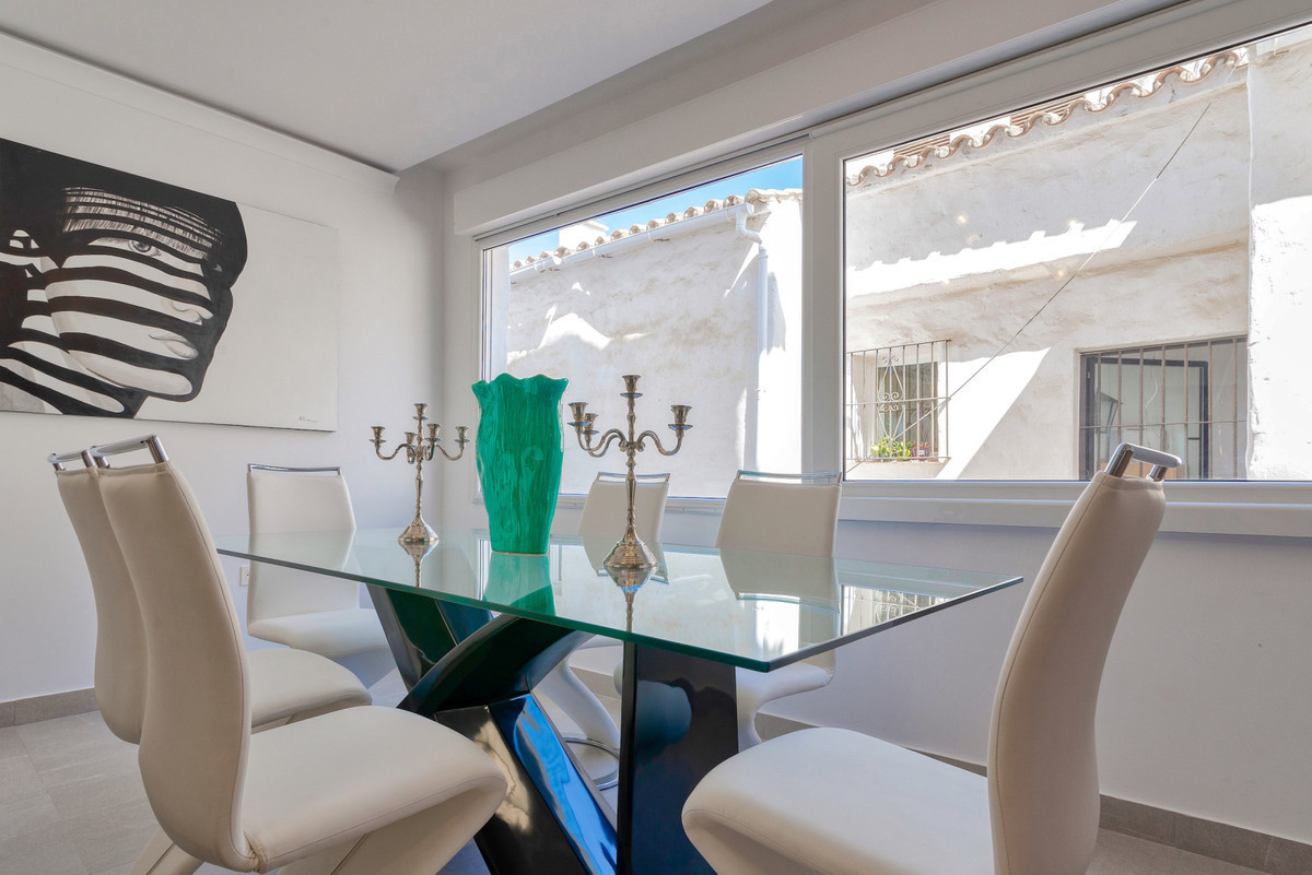 3 Bed Apartment for sale in Puerto Banús Costa Del Sol, Málaga, Spain