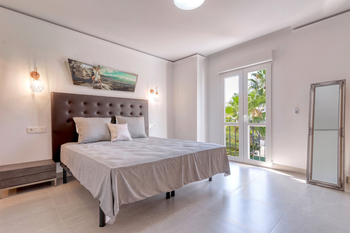 3 Bed Apartment for sale in Puerto Banús Costa Del Sol, Málaga, Spain