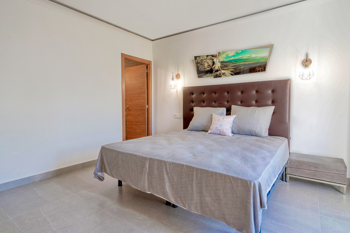 3 Bed Apartment for sale in Puerto Banús Costa Del Sol, Málaga, Spain