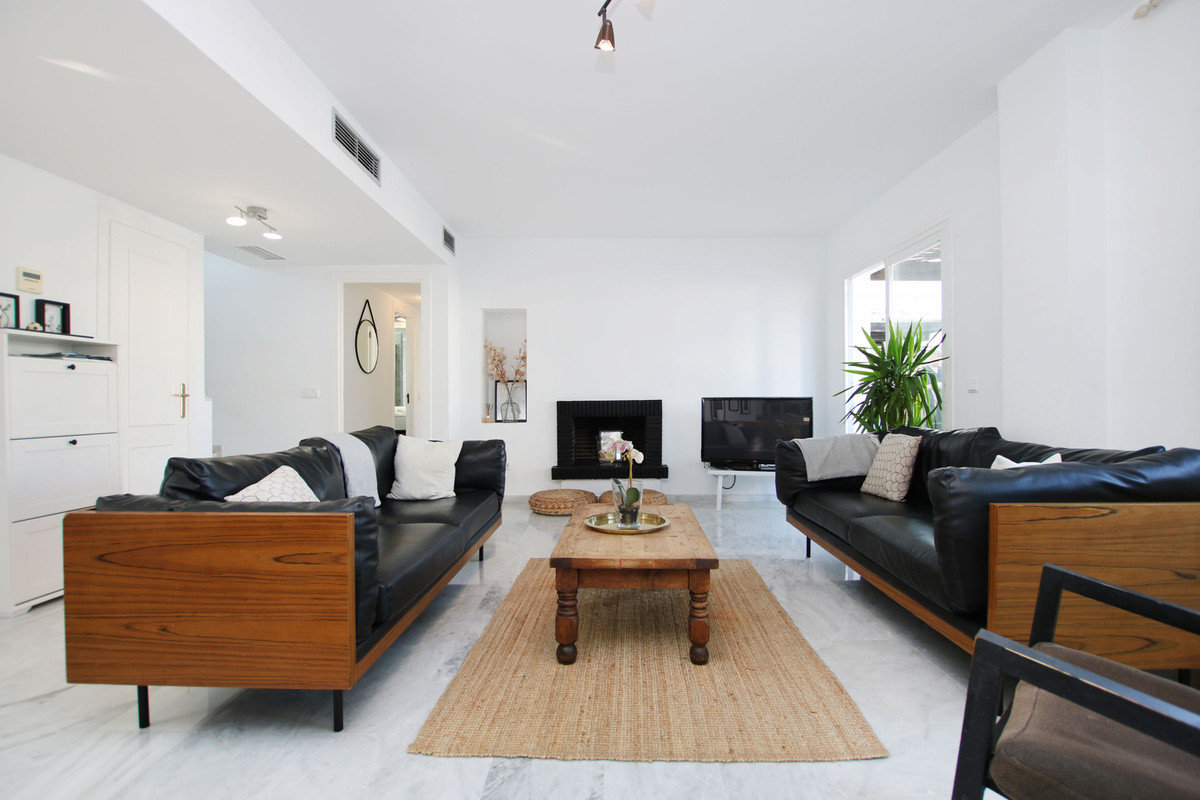 3 Bed Apartment for sale in Nueva Andalucía Costa Del Sol, Málaga, Spain