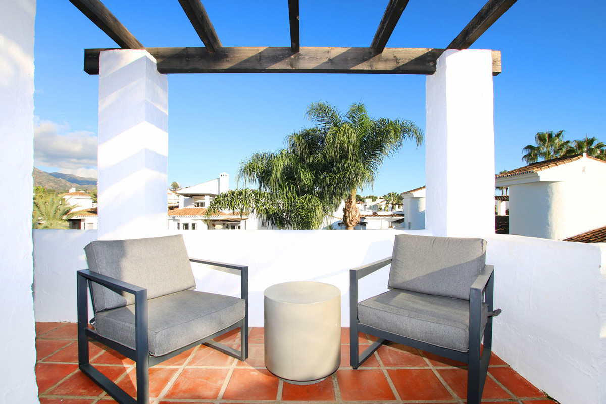 3 Bed Apartment for sale in Nueva Andalucía Costa Del Sol, Málaga, Spain