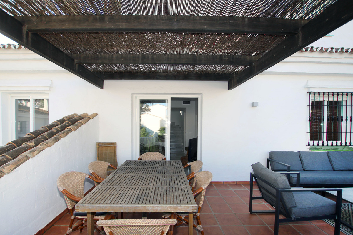 3 Bed Apartment for sale in Nueva Andalucía Costa Del Sol, Málaga, Spain