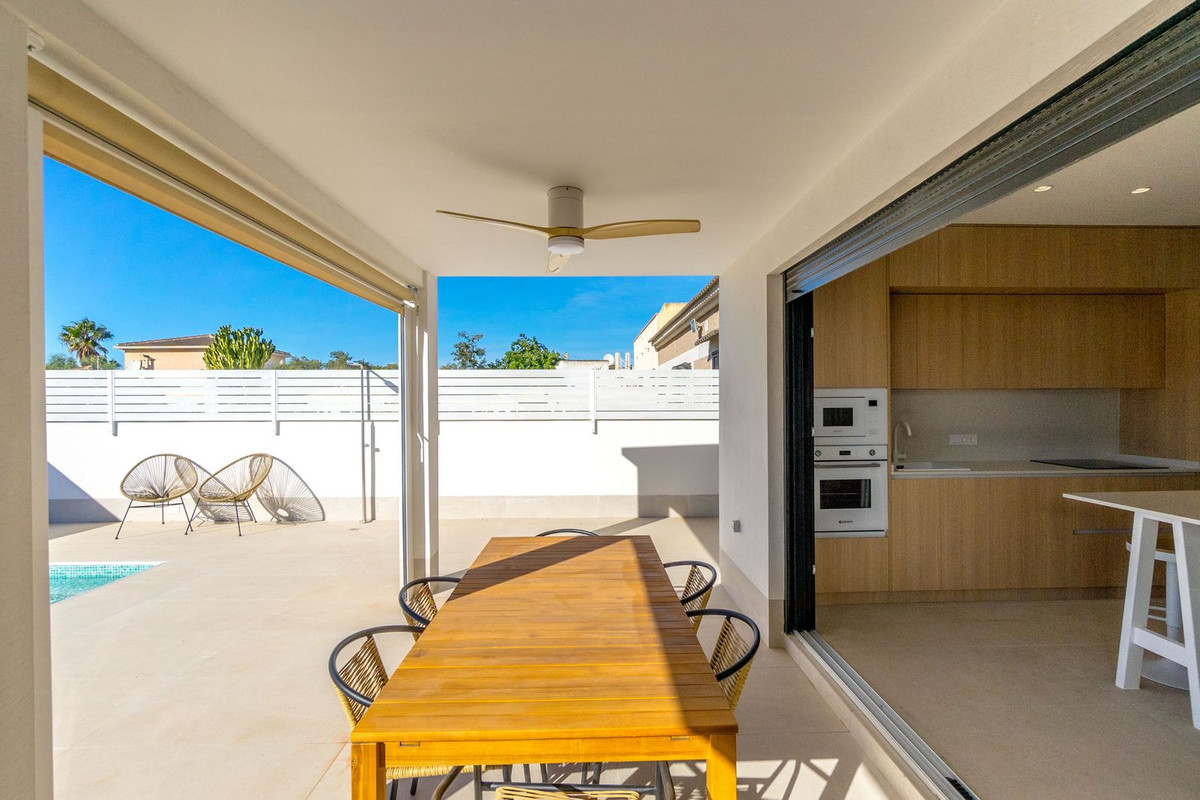 Se vende Villa - Chalet de 3 dormitorios en Costa Blanca, Alicante, España