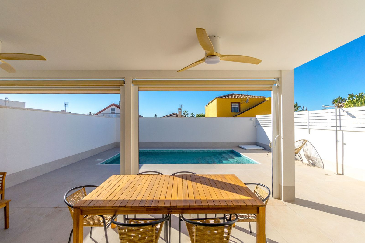 Se vende Villa - Chalet de 3 dormitorios en Costa Blanca, Alicante, España