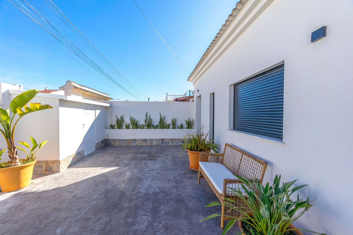 Se vende Villa - Chalet de 3 dormitorios en Costa Blanca, Alicante, España